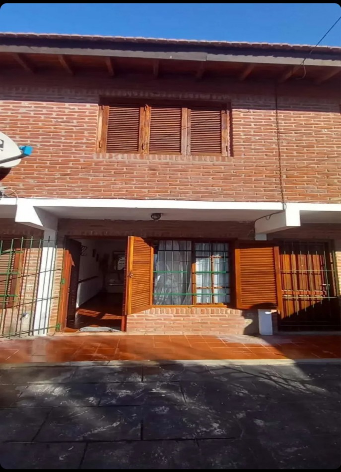 Santa Teresita - Impecable Duplex al frente con excelente capacidad a 100 metros del mar