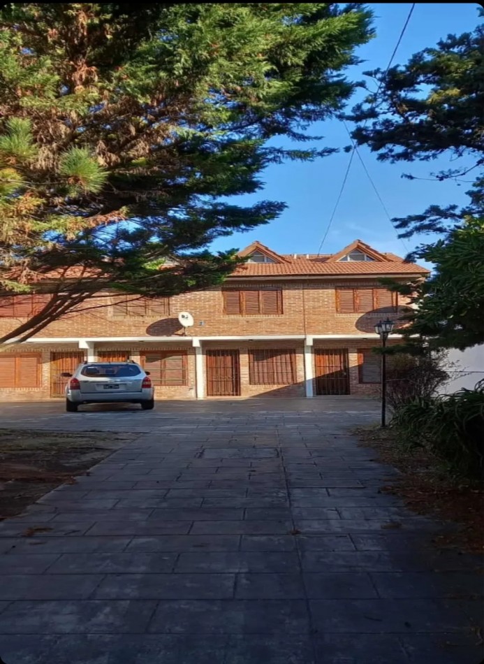 Santa Teresita - Impecable Duplex al frente con excelente capacidad a 100 metros del mar