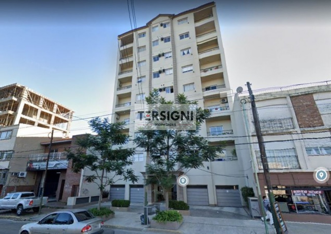 AMPLIO DEPARTAMENTO 2 AMBIENTES CON COCHERA - BANFIELD
