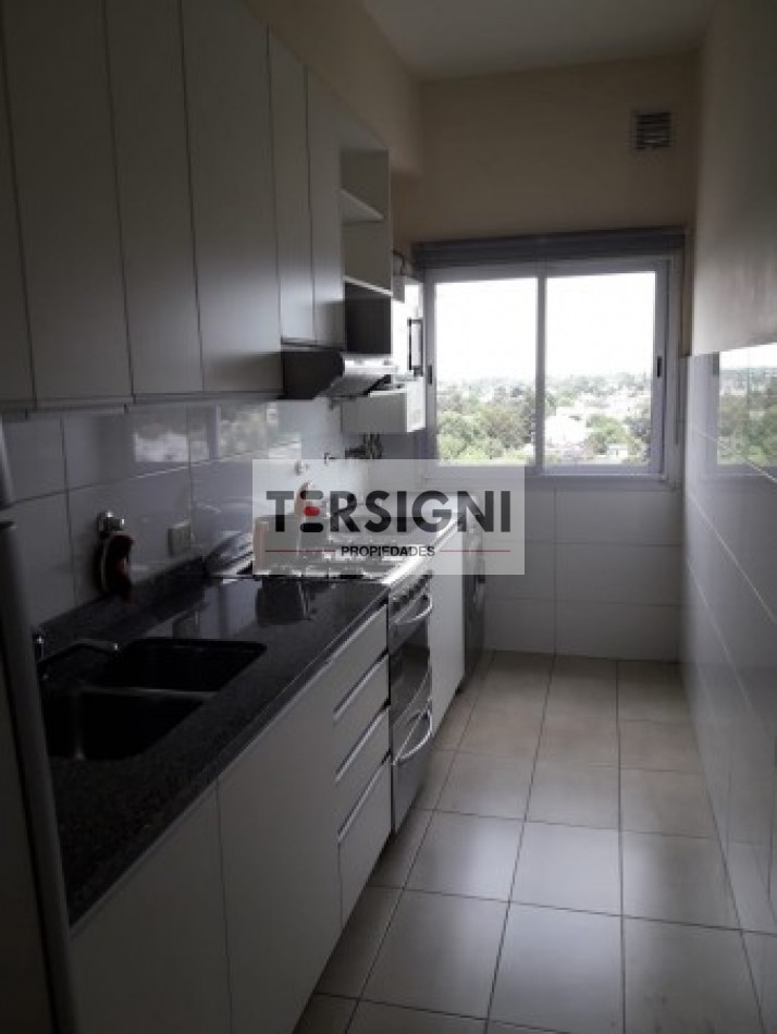 AMPLIO DEPARTAMENTO 2 AMBIENTES CON COCHERA - BANFIELD