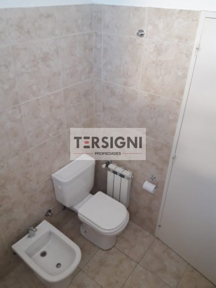 AMPLIO DEPARTAMENTO 2 AMBIENTES CON COCHERA - BANFIELD