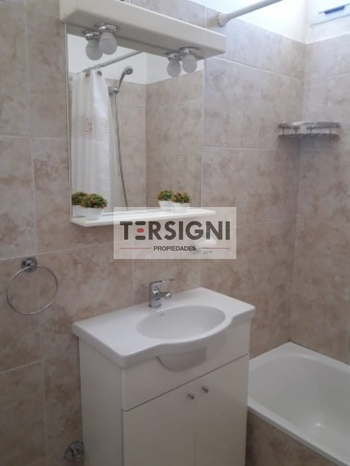 AMPLIO DEPARTAMENTO 2 AMBIENTES CON COCHERA - BANFIELD