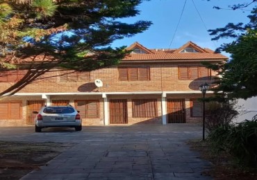 Santa Teresita - Impecable Duplex al frente con excelente capacidad a 100 metros del mar